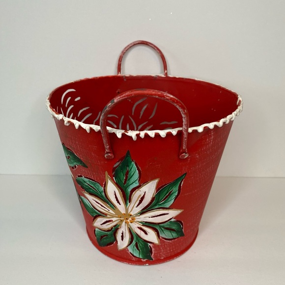 Unique Vintage Style Looking Metal Red Poinsettia Bucket - Picture 4 of 8